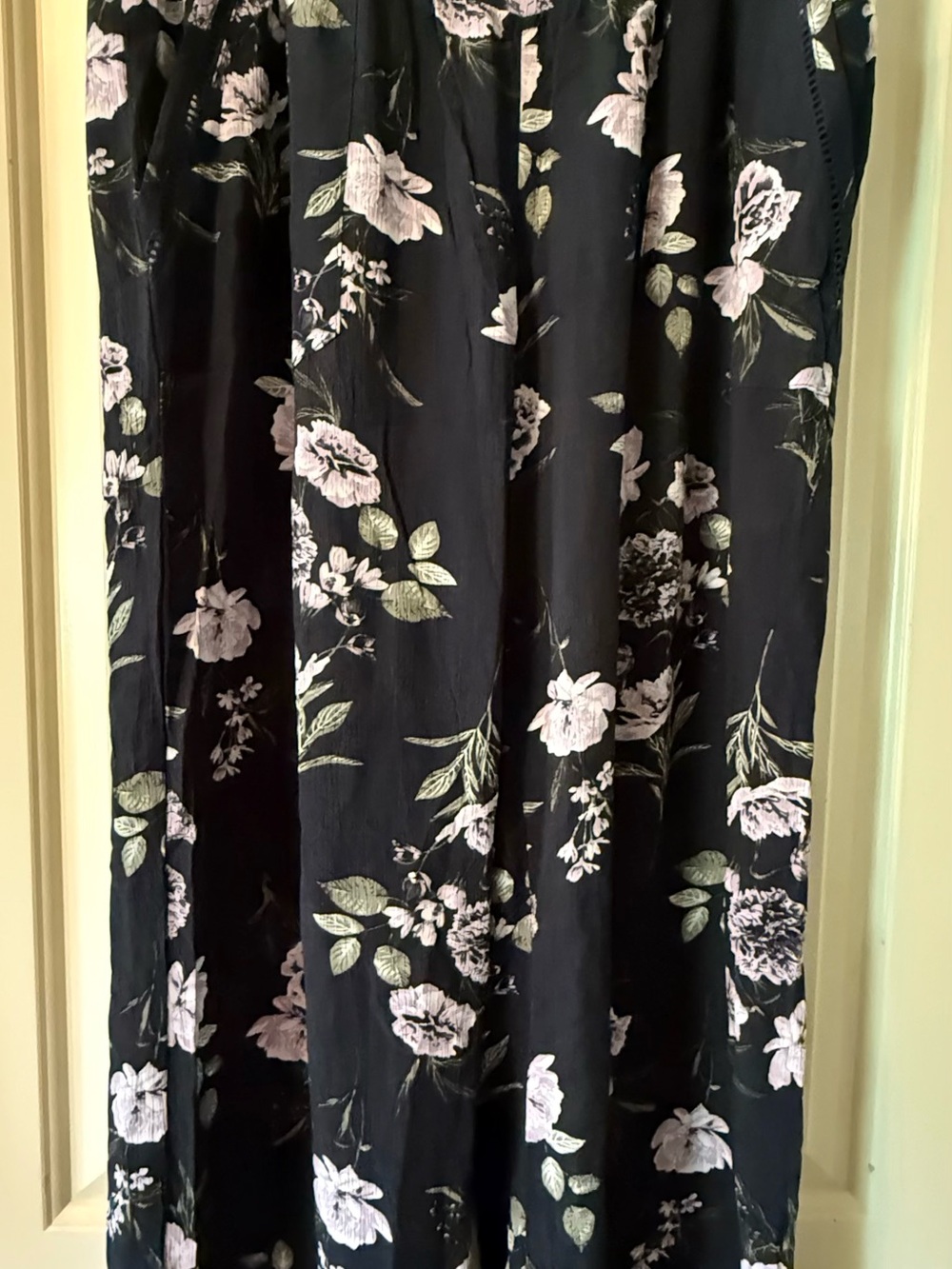 Three Dots Black Wide-Leg Floral Pants with White & Green Print - Picture 2 of 10